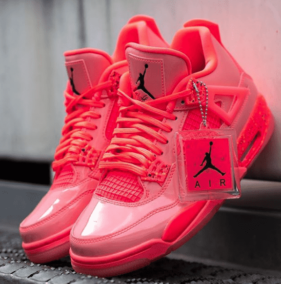 Launch day Women's Retro 4 "Hot Punch" & Men's Retro 6 "Flint"