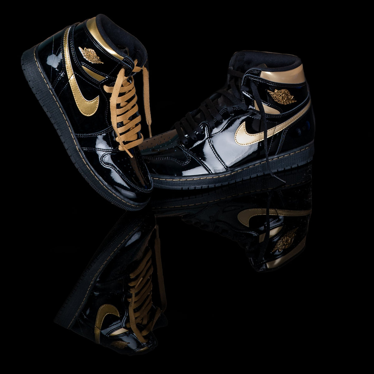 Air Jordan 1 Retro High OG “Black Metallic Gold”