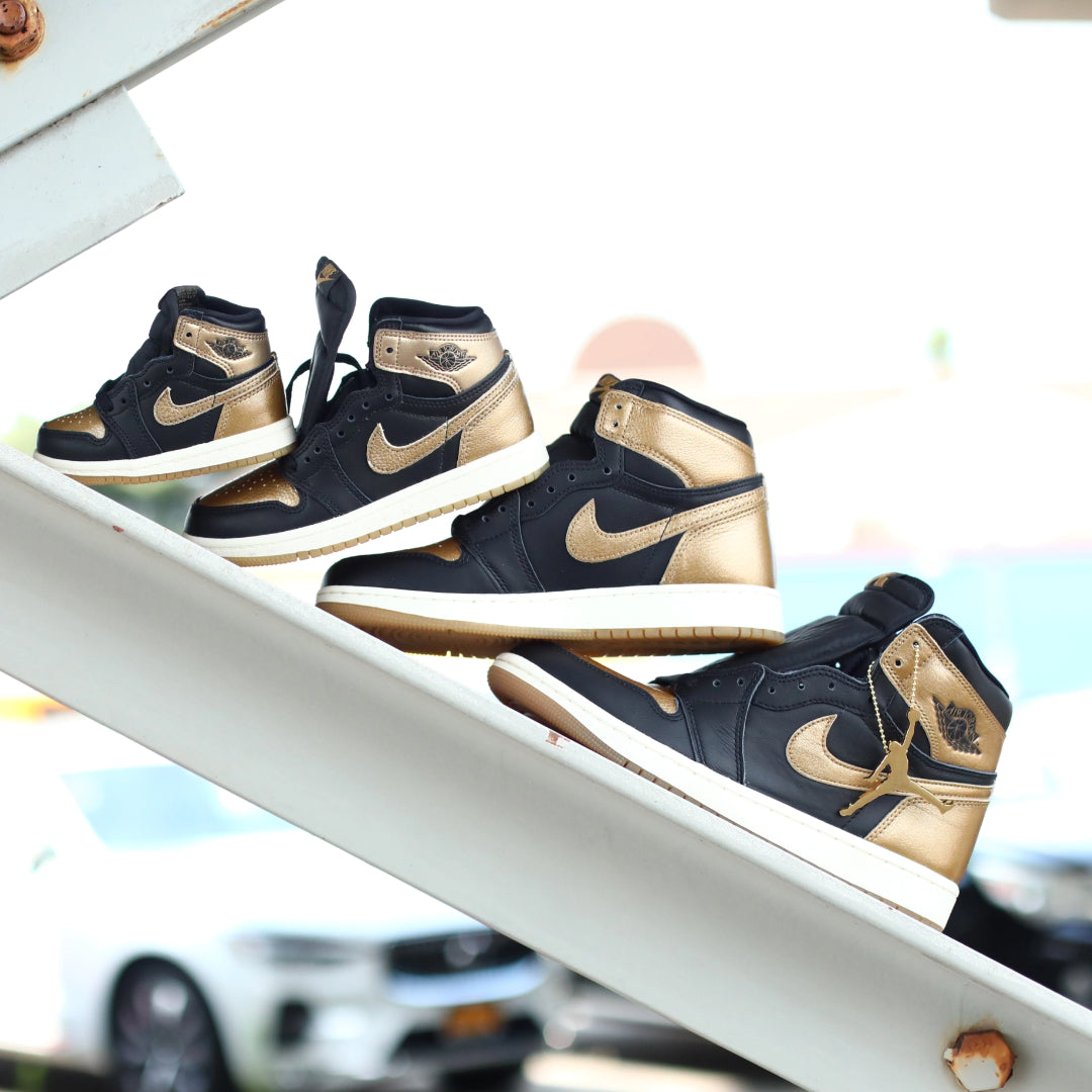 Air Jordan 1 Retro High OG "Black and Gold"