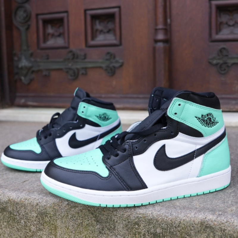 Air Jordan 1 Retro High OG "Green Glow"