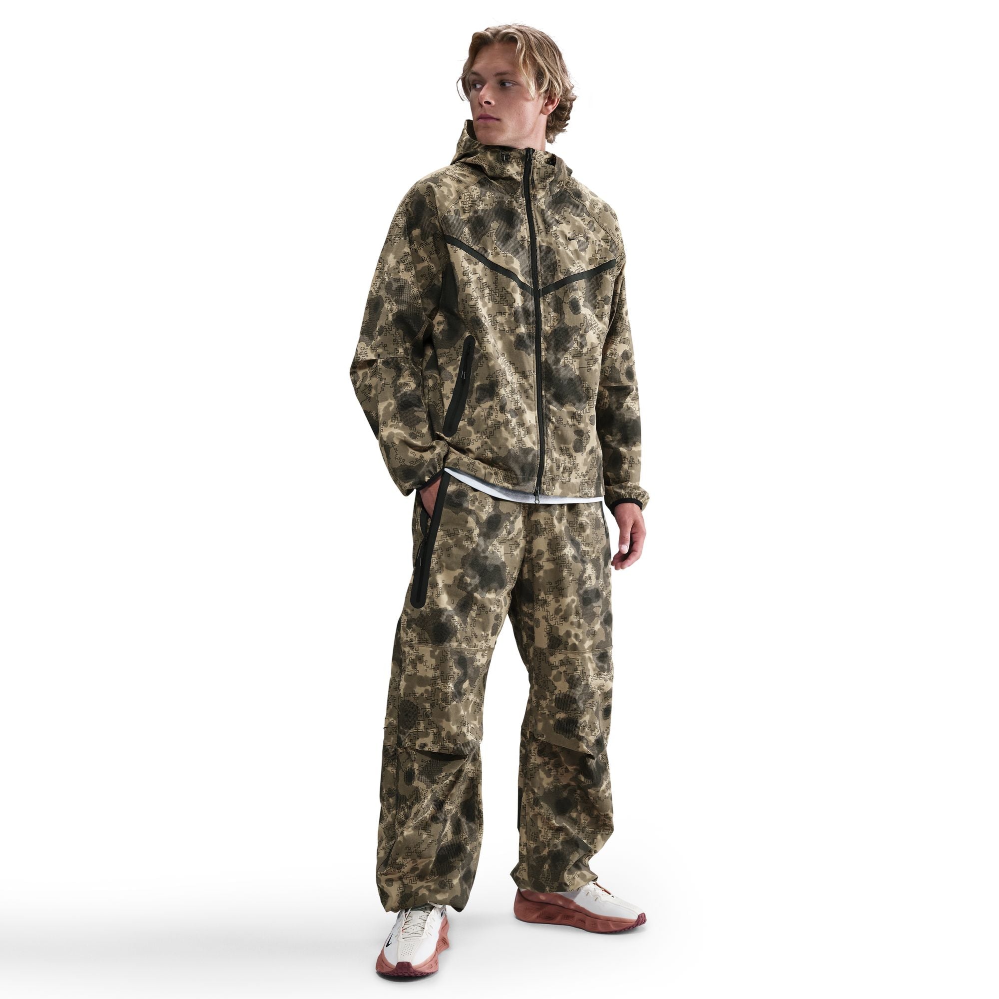 Nike Tech Dri-FIT Woven Camo Loose-Fit Pants - Men's