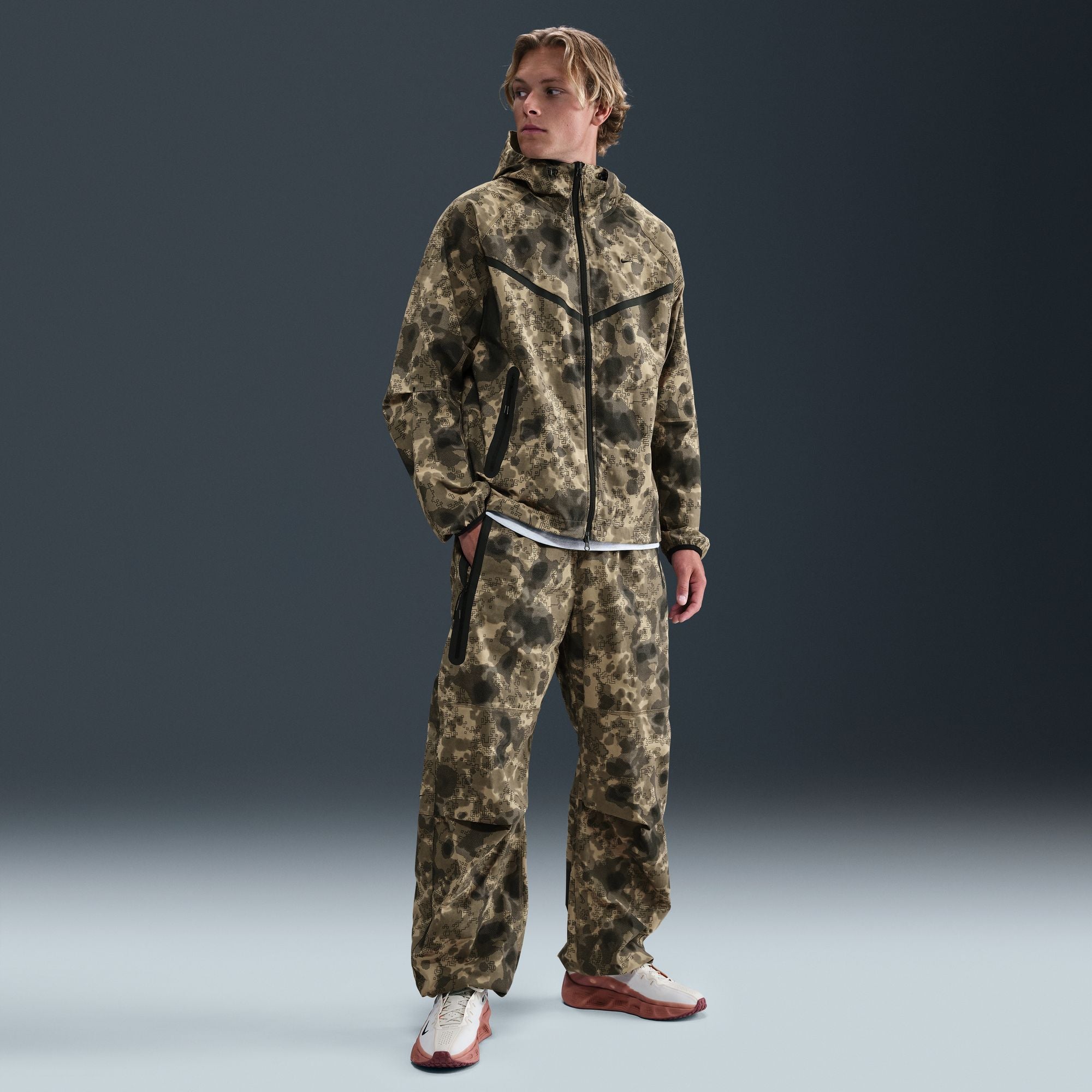 Nike Tech Dri-FIT Woven Camo Loose-Fit Pants - Men's
