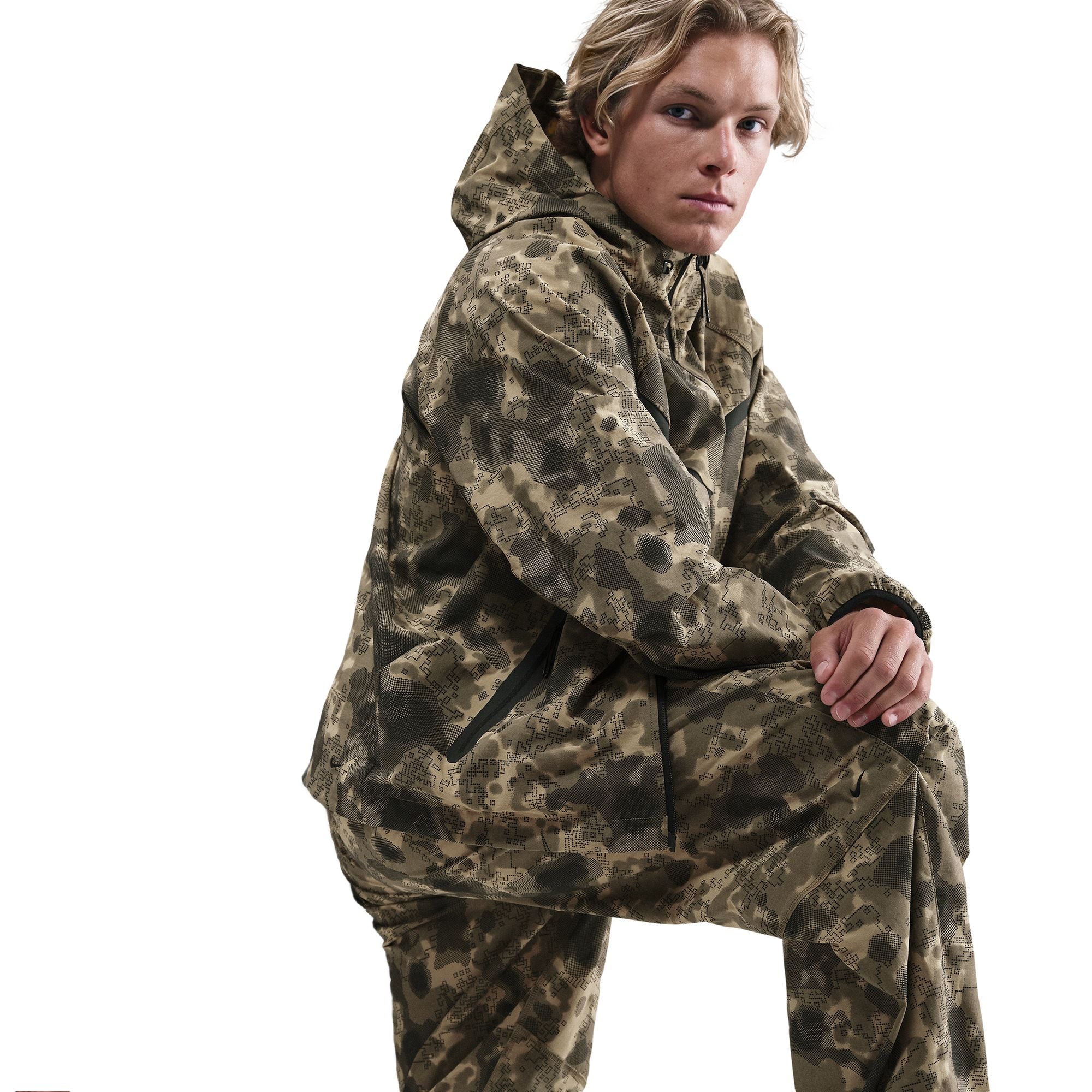 Nike Tech Dri-FIT Woven Camo Loose-Fit Pants - Men's
