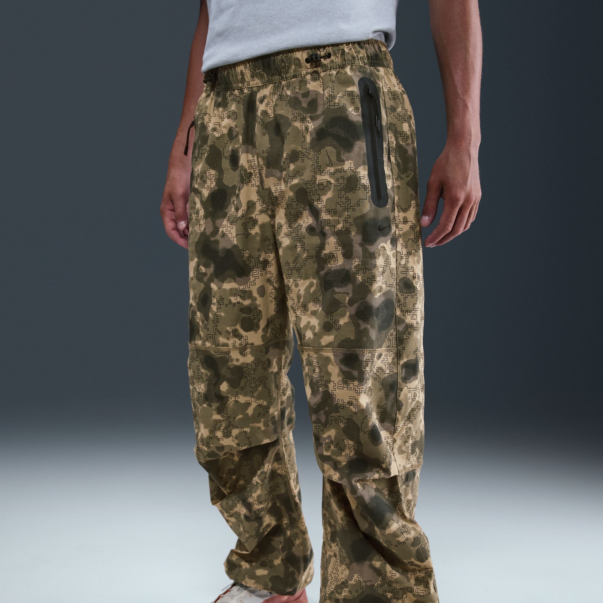 Nike Tech Dri-FIT Woven Camo Loose-Fit Pants - Men's
