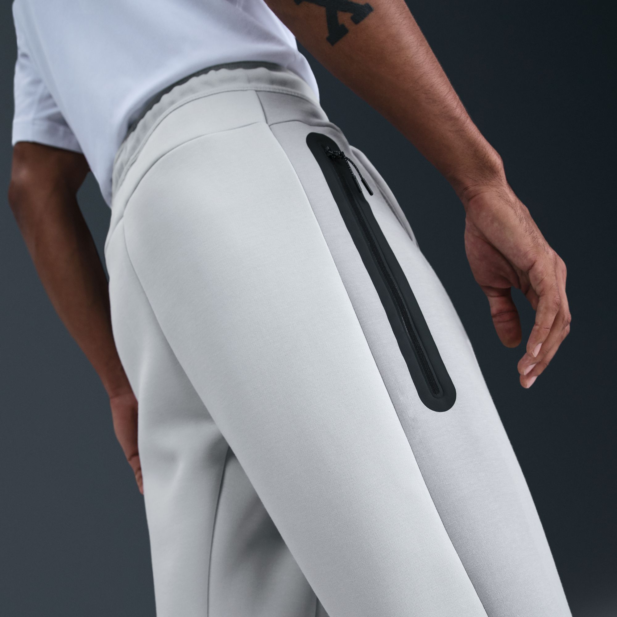 Nike Tech Color-Block Open-Hem Fleece Pants - Men's