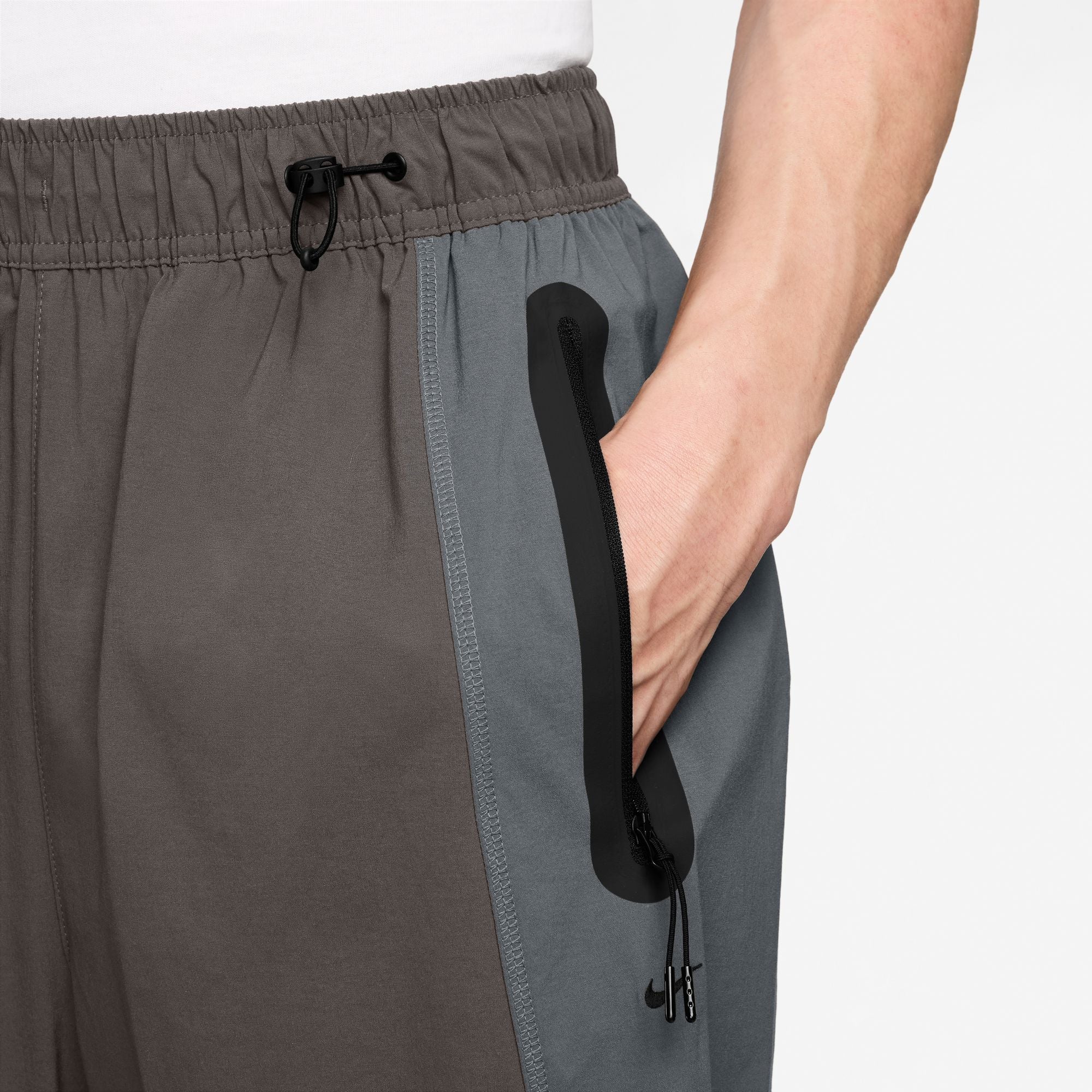 Nike Tech Men's Dri-FIT Woven Color-Block Oversized Pants
