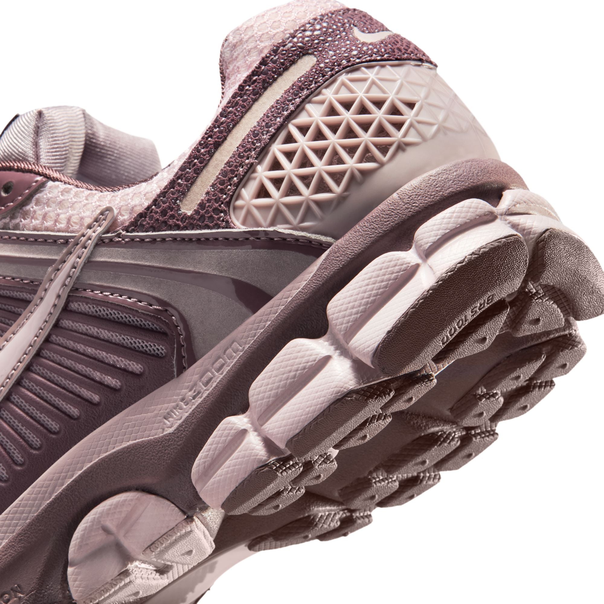 Nike Zoom Vomero 5 - Women's