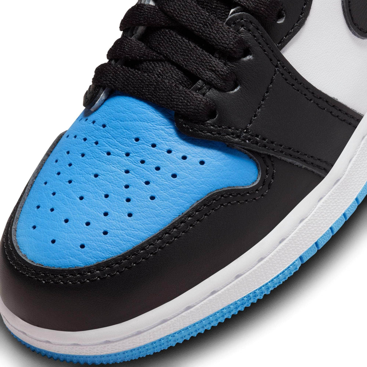 Air Jordan FOOTWEAR Air Jordan 1 Retro High OG "UNC Toe" - Boy's GS