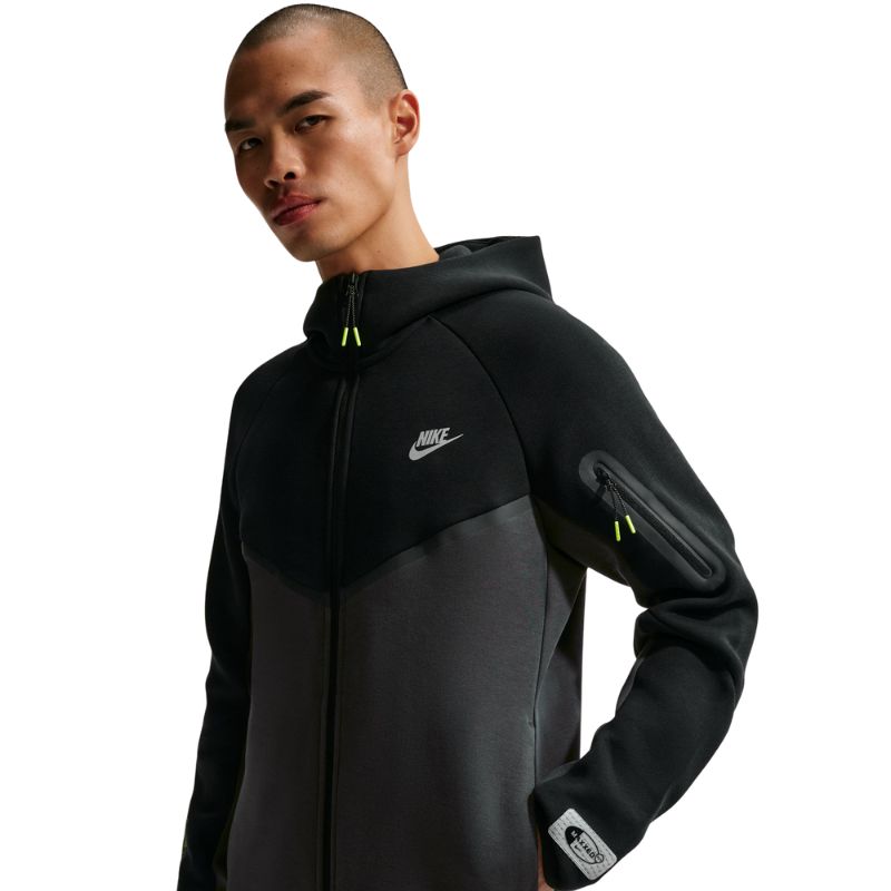nike tech fleece windrunner schwarz f010