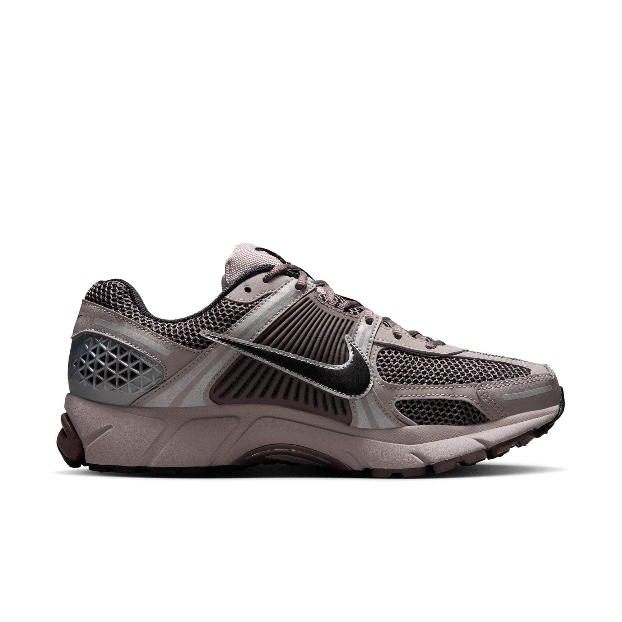 Nike FOOTWEAR Nike Zoom Vomero 5 - Men's