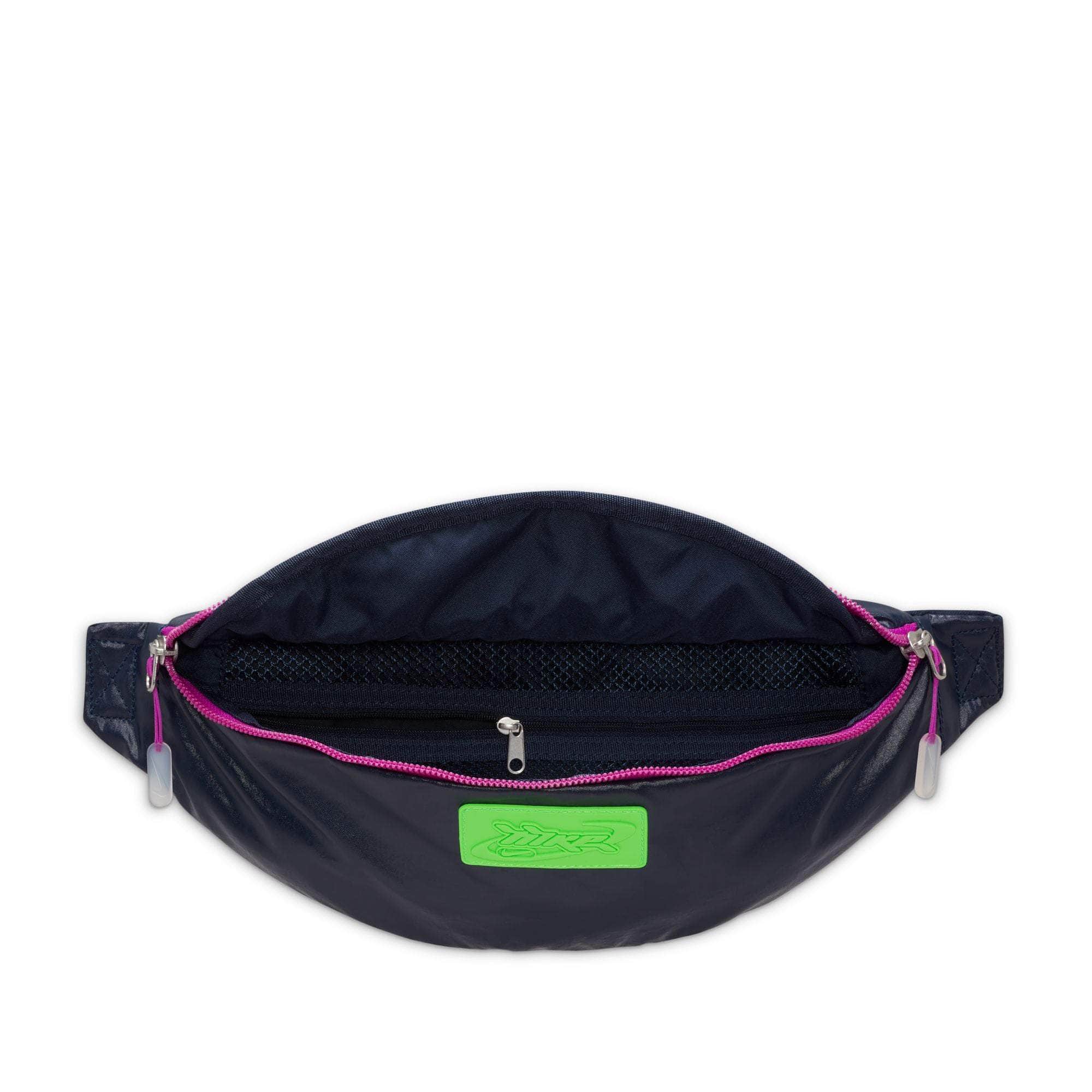 NIKE APPAREL Obsidian/Green / OS Nike Heritage Fanny Pack DZ6293-451-CLOTH.CLOTH.ACAC