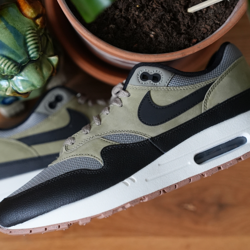 Air max plus dark stucco/total shop orange/sequoia