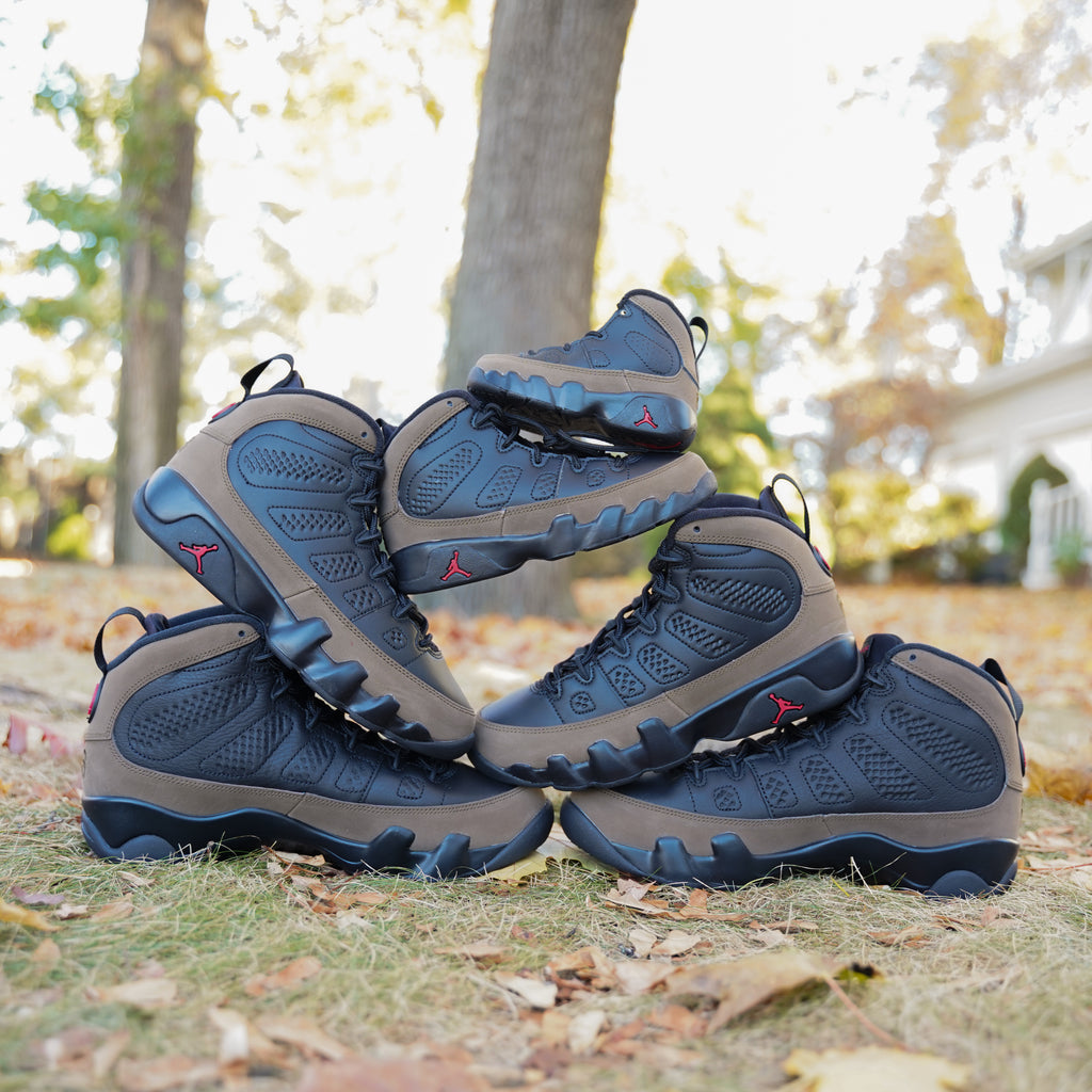 Jordan Retro 9 - White and Olive Green Basketball Sneaker Nike Air Jordan Retro 9 Statue Youth Size 5 302370-109  main image 4