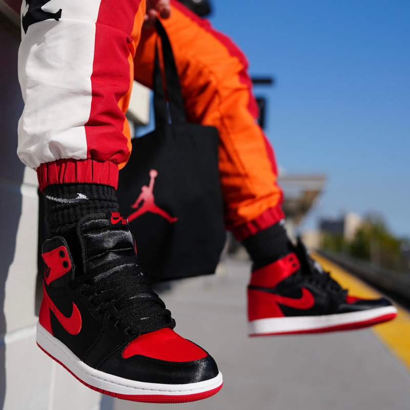 Air Jordan 1 Retro High OG "Satin Bred" - Family Collection