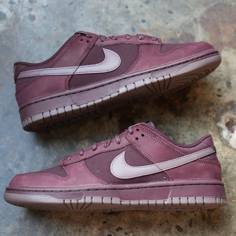 All top maroon nikes