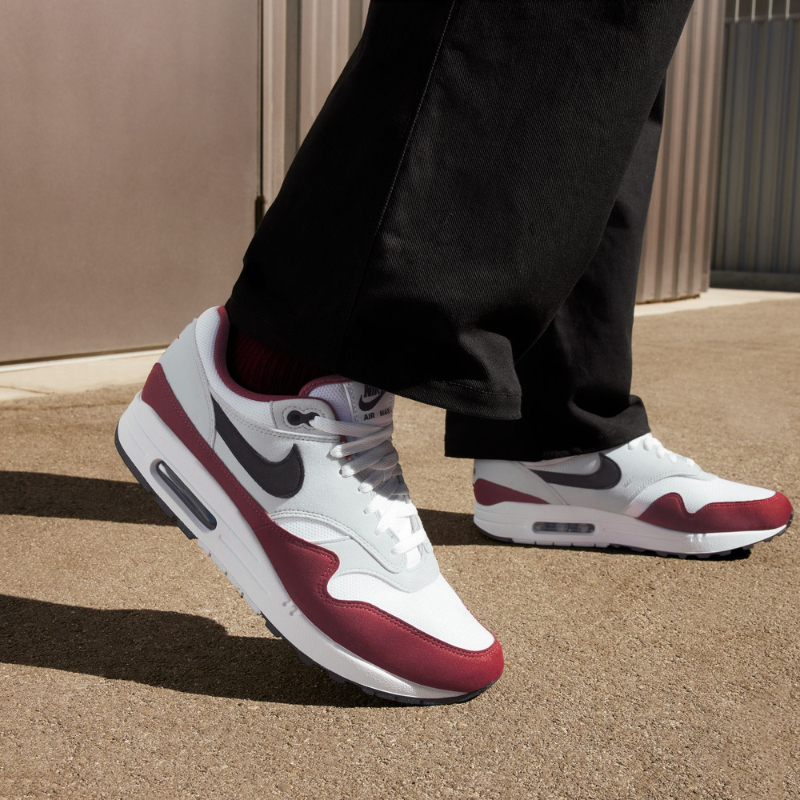 Air max 1 red top on feet