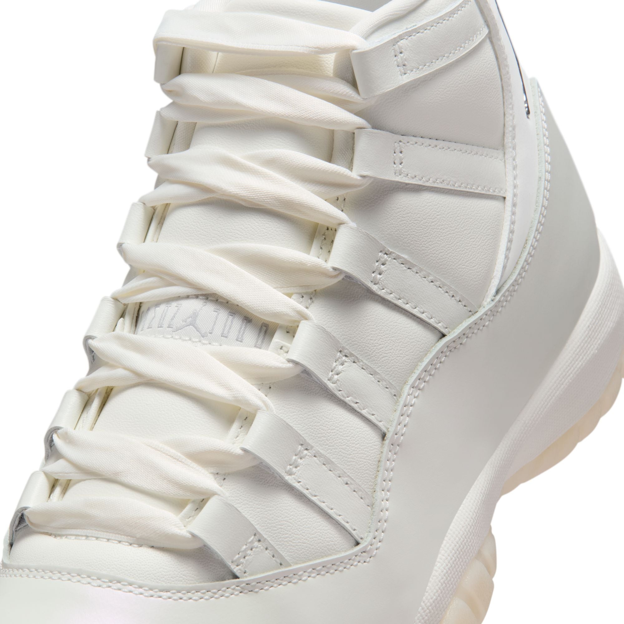 Air Jordan 11 Retro "Pearl" - Women's