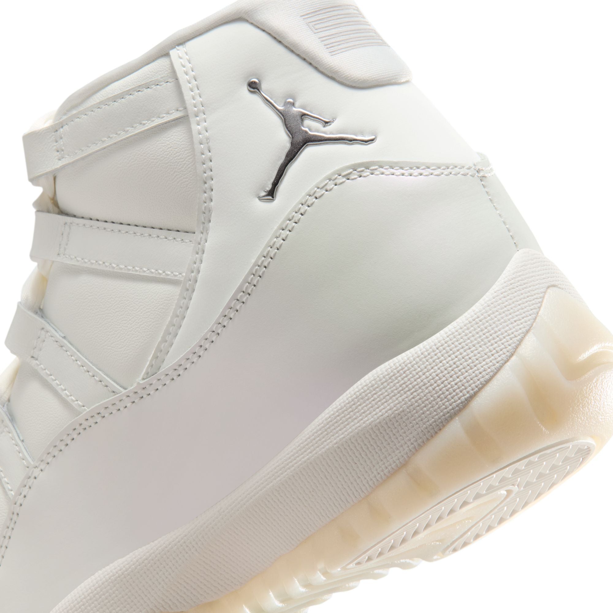 Air Jordan 11 Retro "Pearl" - Women's