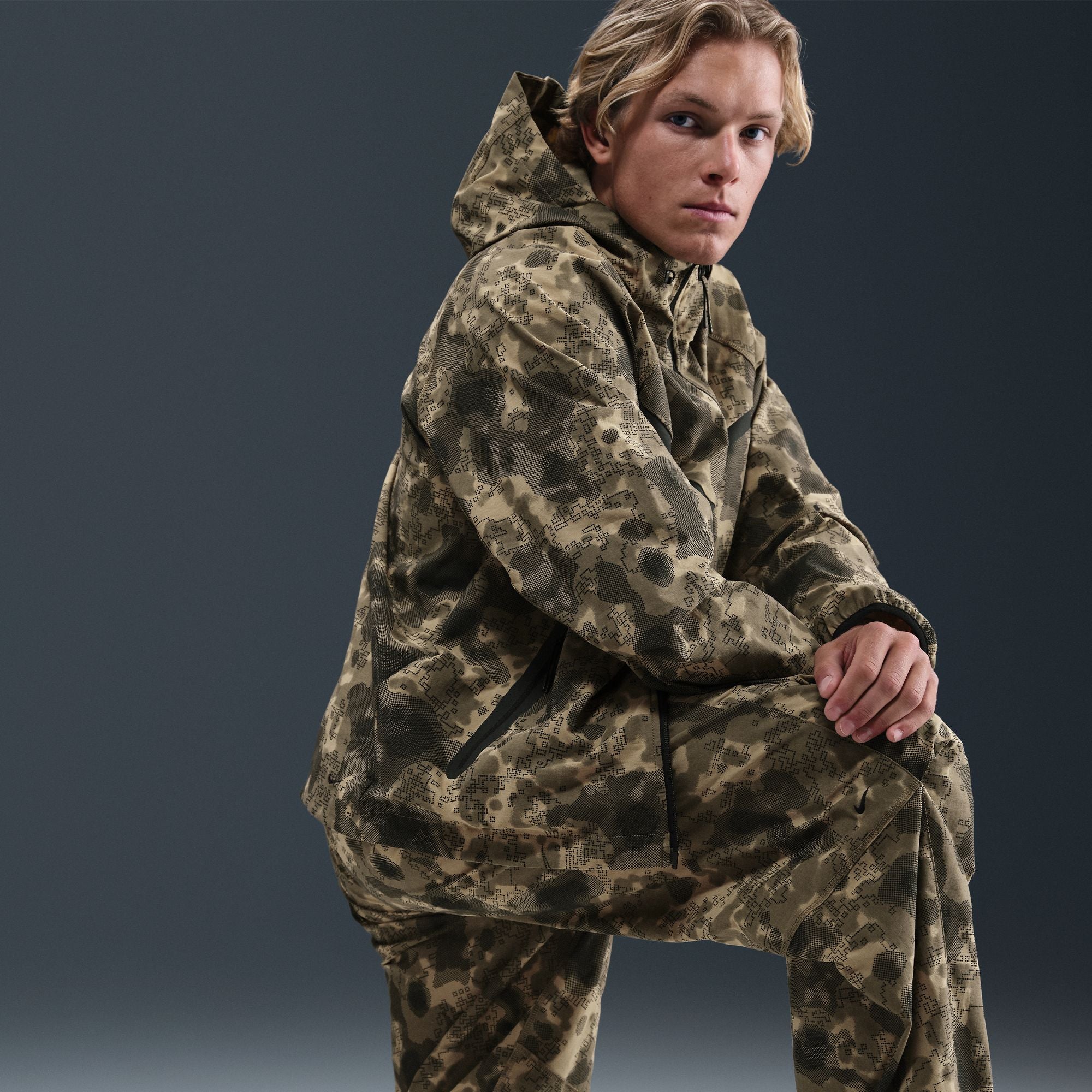 Nike Tech Dri-FIT Woven Camo Loose-Fit Pants - Men's