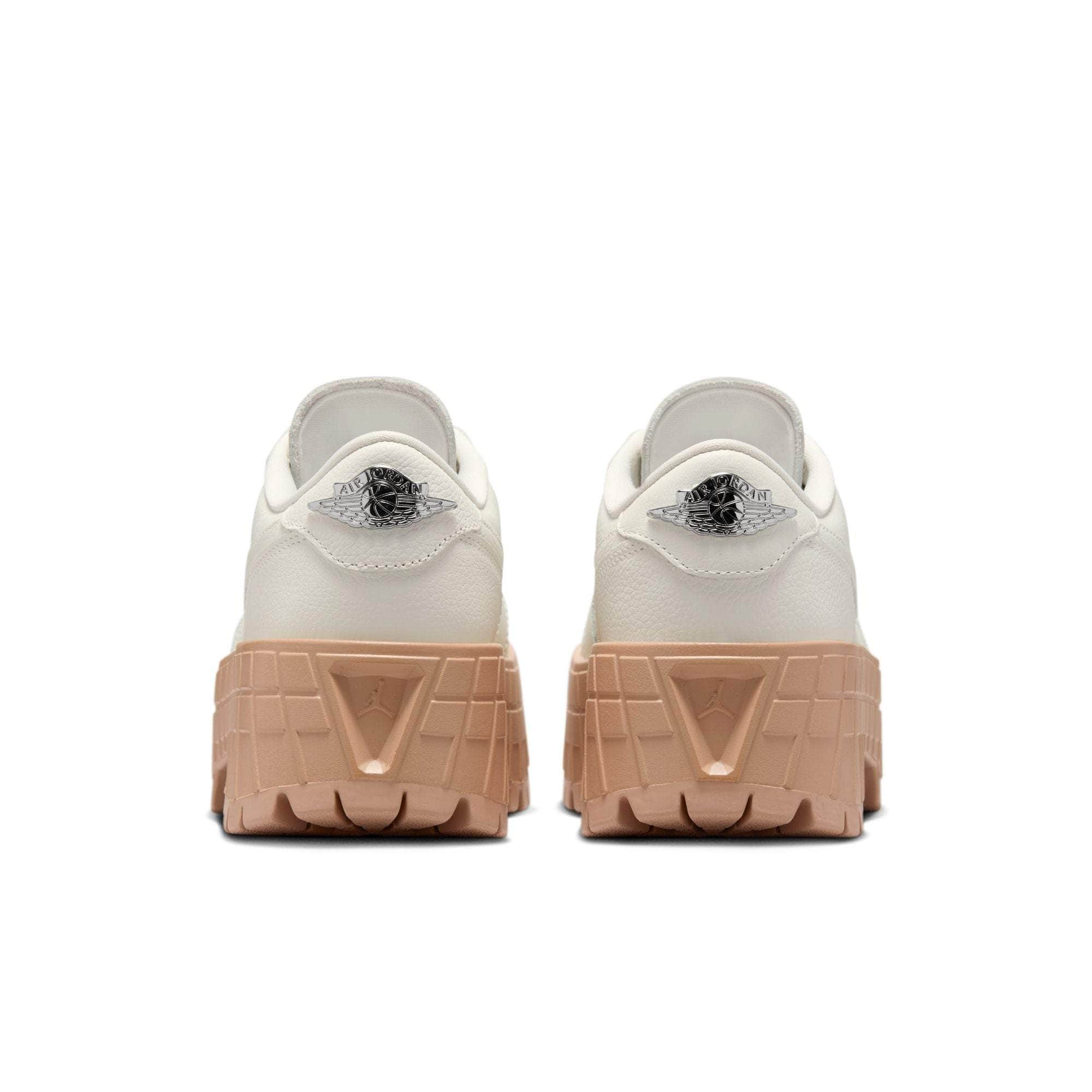 靴 Nike WMNS Jordan 1 Brooklyn Low Air Jordan 1 Brooklyn Low Women's Shoes. Nike JP