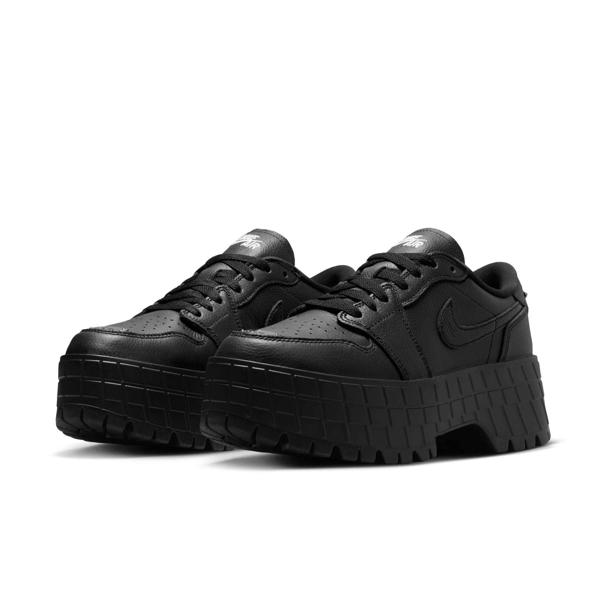 靴 Women's Air Jordan 1 Brooklyn Low Black Air Jordan 1 Brooklyn Women's Boots. Nike.com