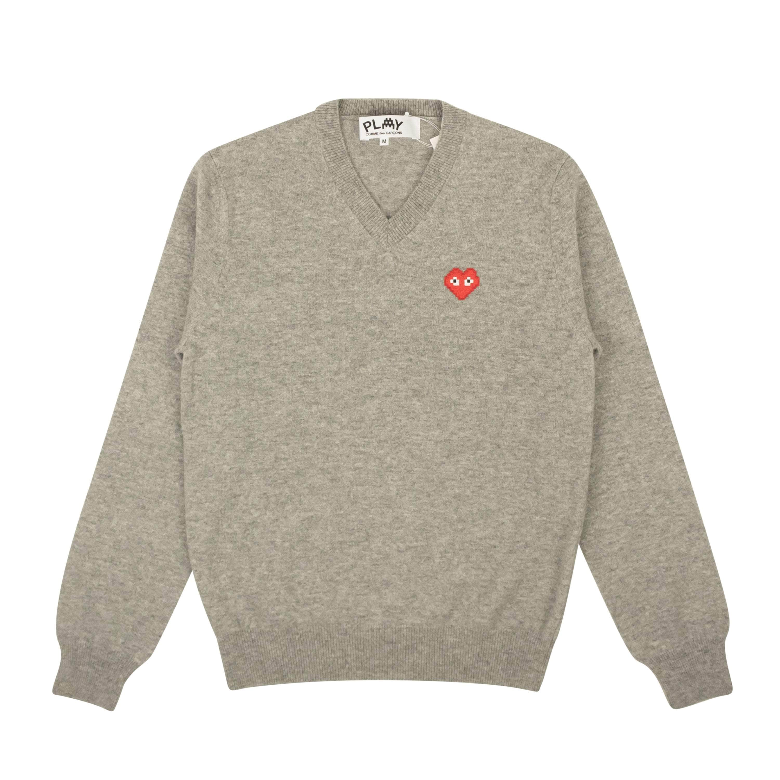 Comme Des Garcons Play CDP-XTPS-0004/L NWT COMME DES GARCONS PLAY Heather Grey Heart V-Neck Sweater Size L $390 CDP-XTPS-0004/L