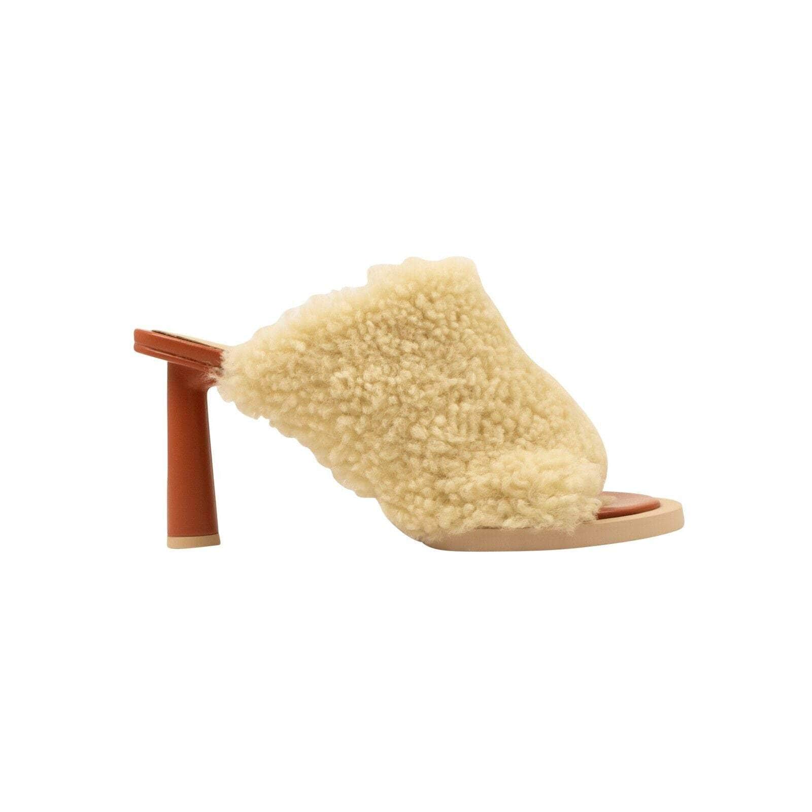 Jacquemus 500-750, channelenable-all, chicmi, couponcollection, gender-womens, main-shoes, size-40, womens-pumps-heels Beige Carre Rond Shearling Les Mules Heels