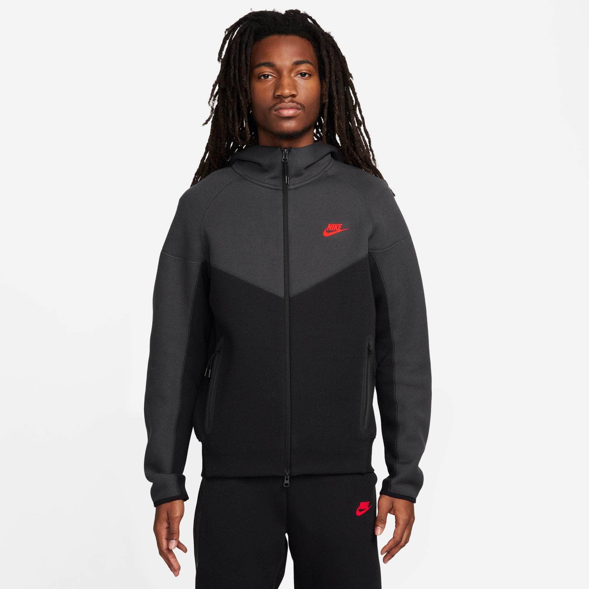 Black shops nike tech fleece windrunner