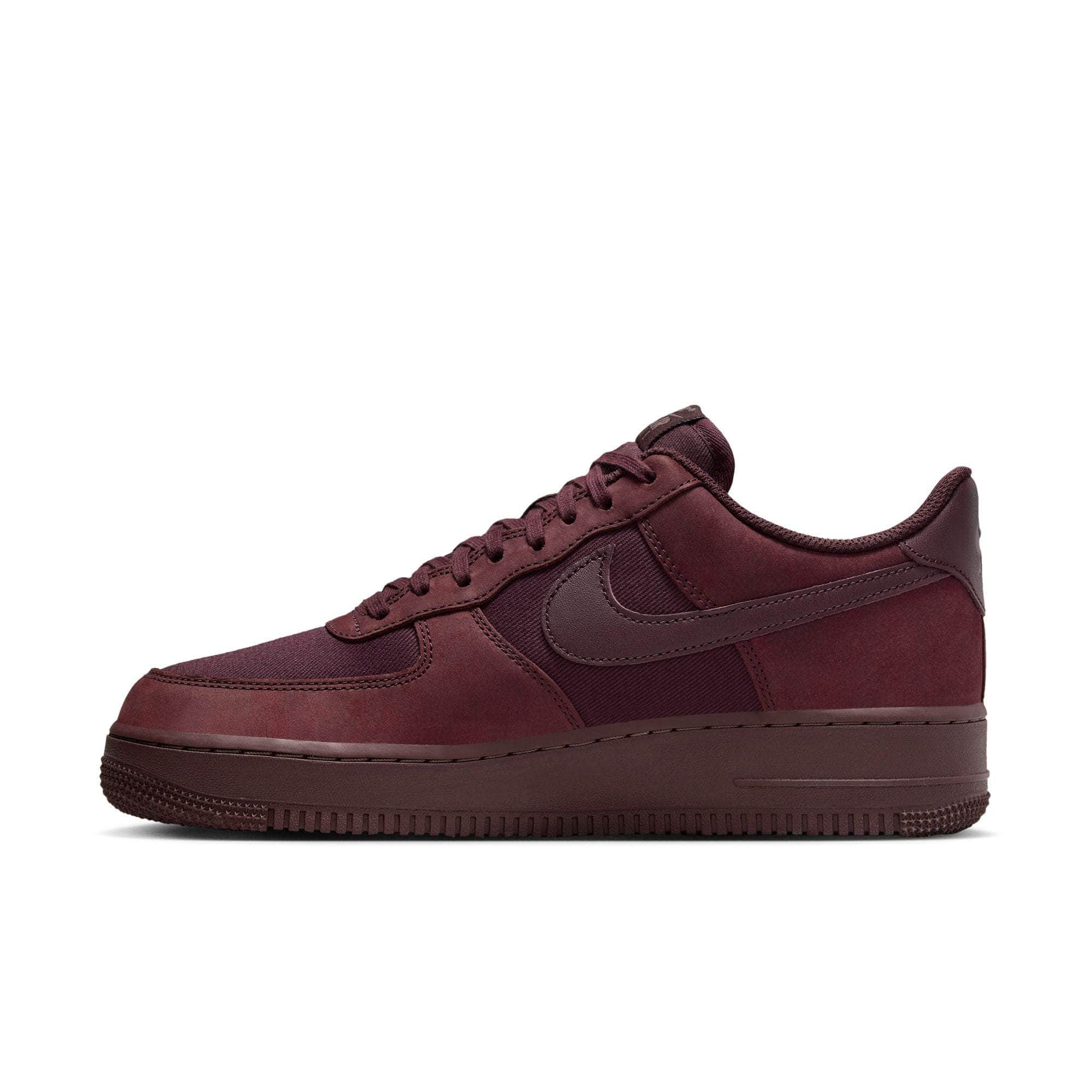 Burgundy deals nikes mens