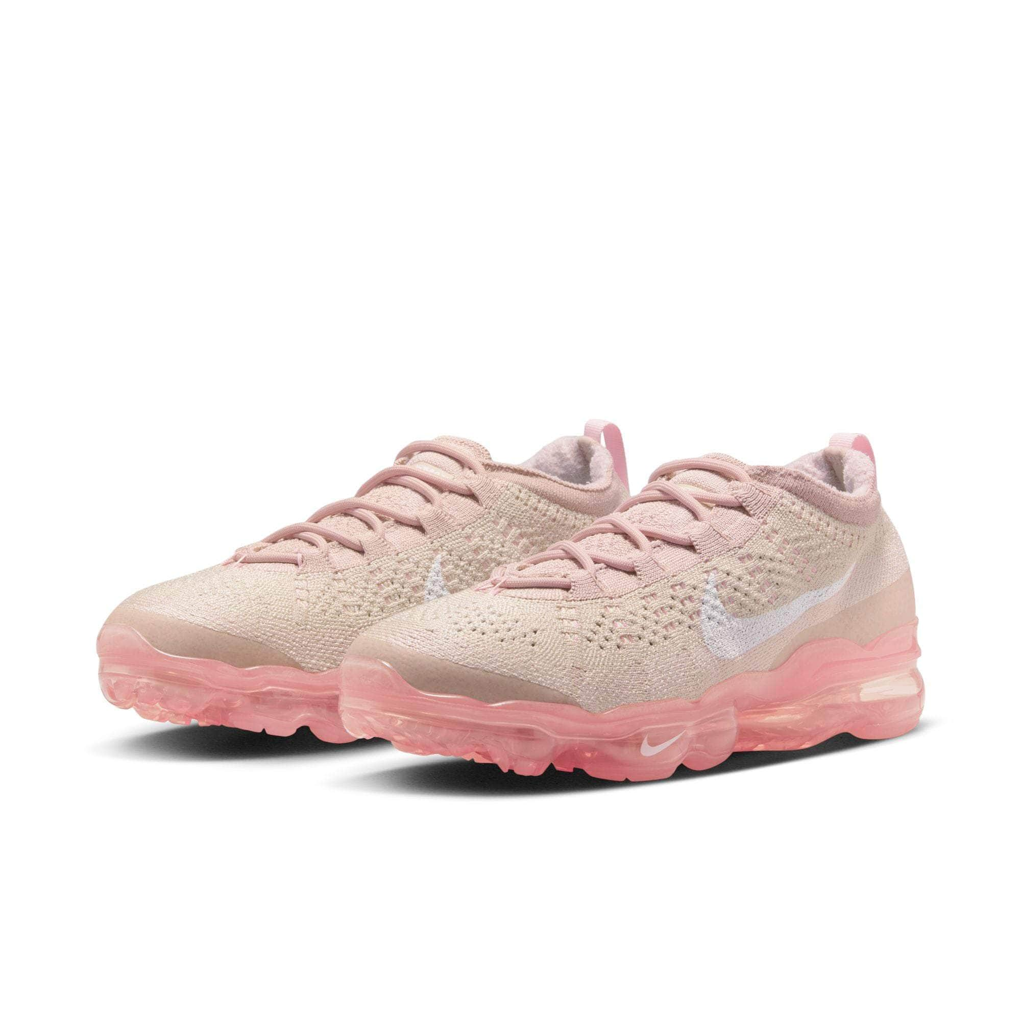 White 'vapormax hotsell flyknit women's