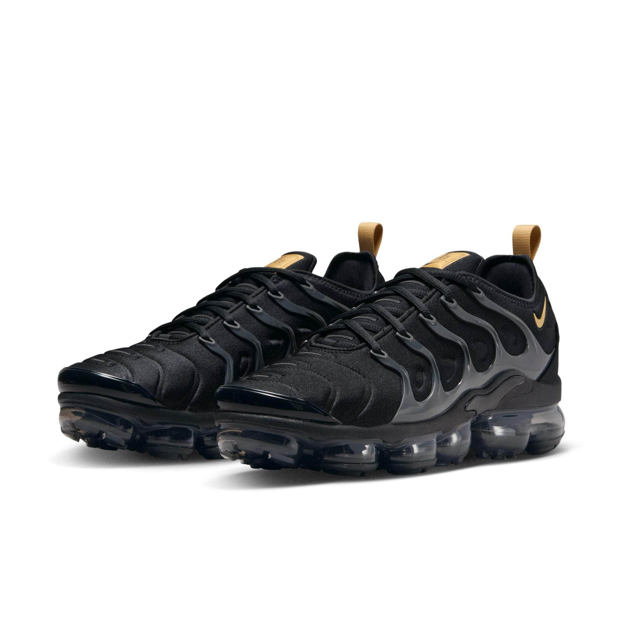 Nike air vapormax cheap plus black and gold