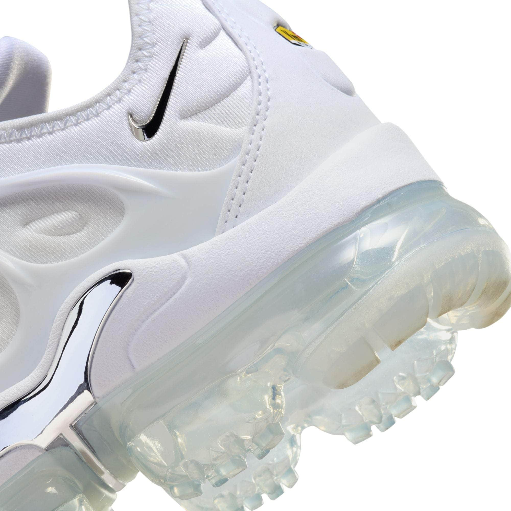 Nike vapormax plus triple hotsell white womens