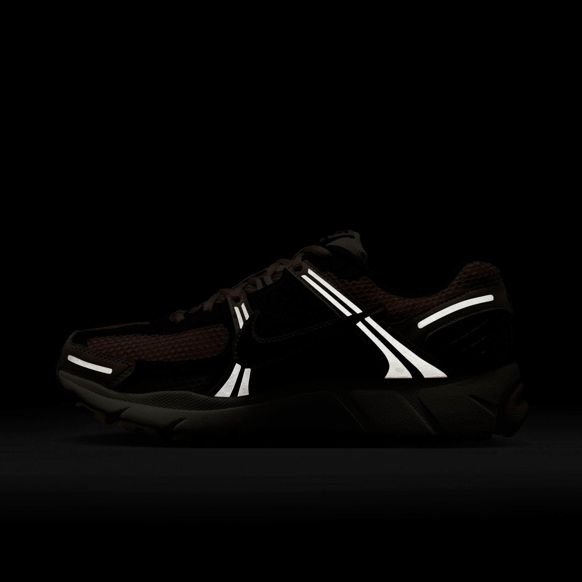 Nike FOOTWEAR Nike Zoom Vomero 5 - Women's