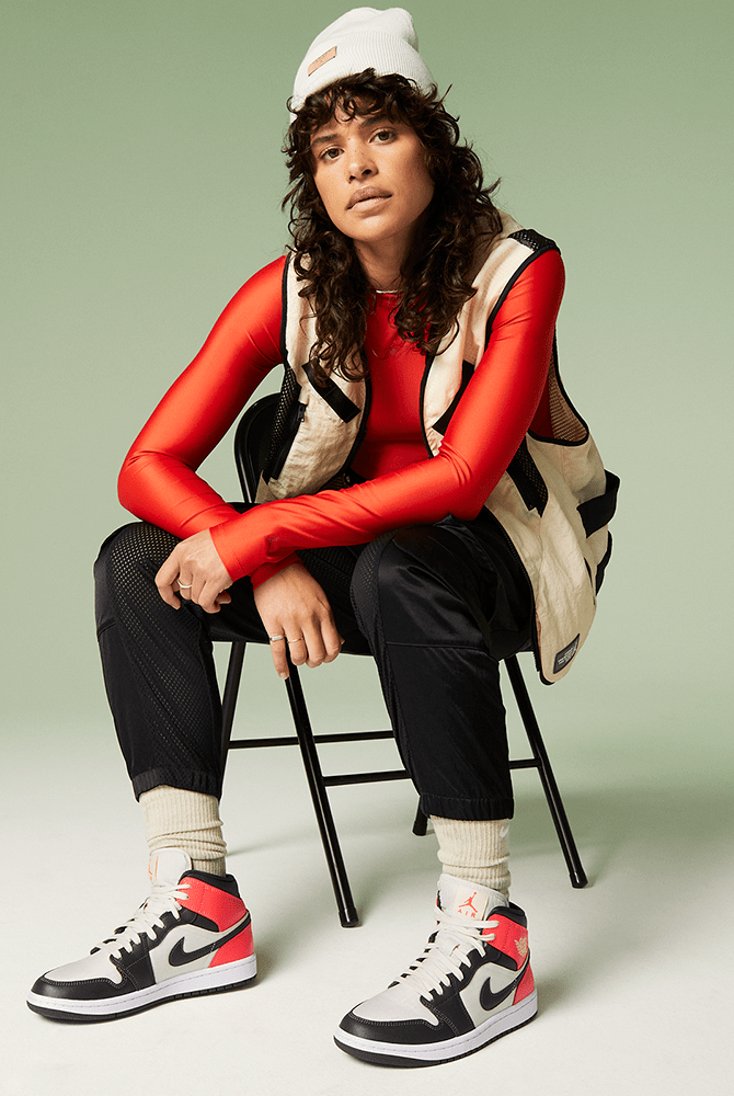 Air Jordan 1 Mid SE Women s