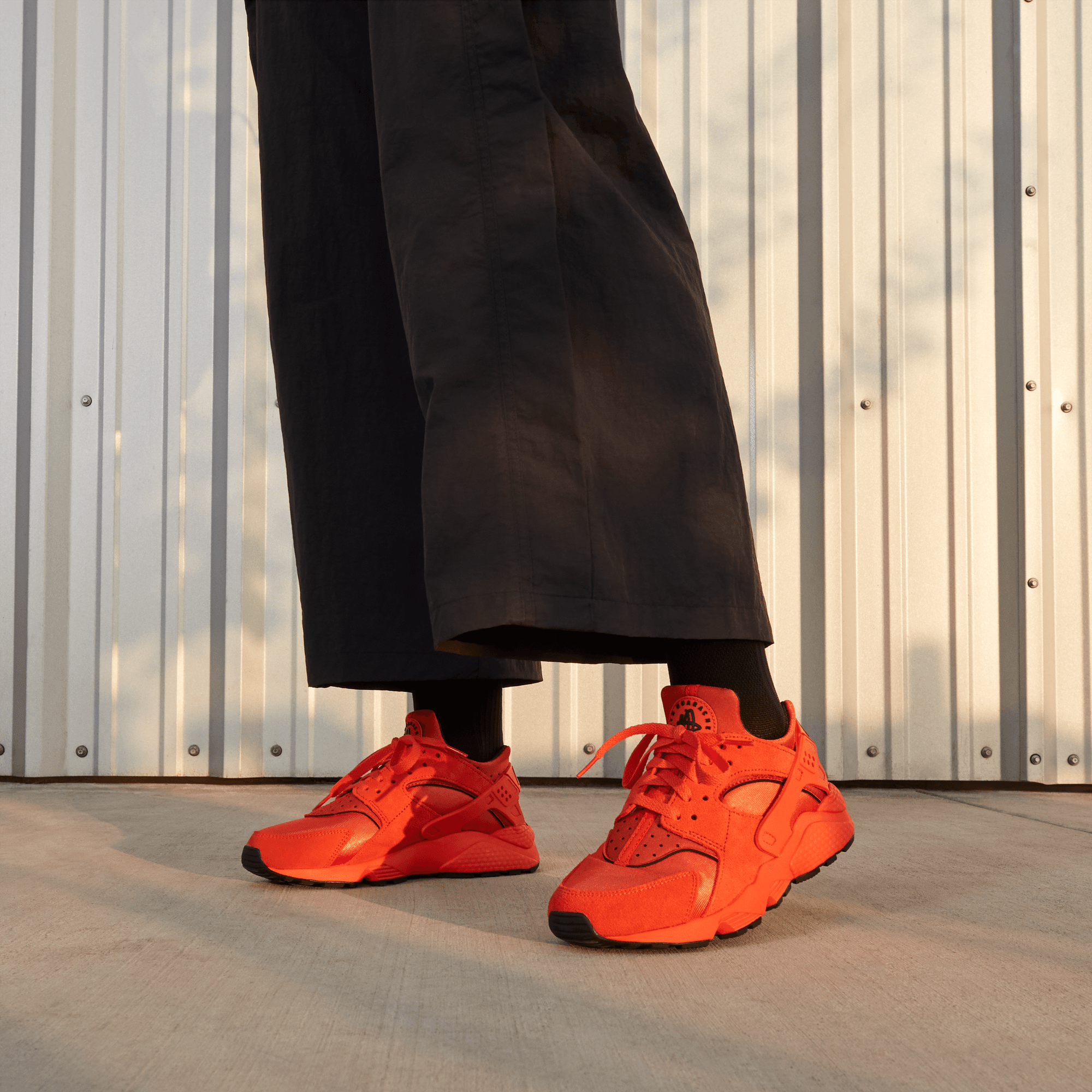 Red nike air huarache 2025 womens